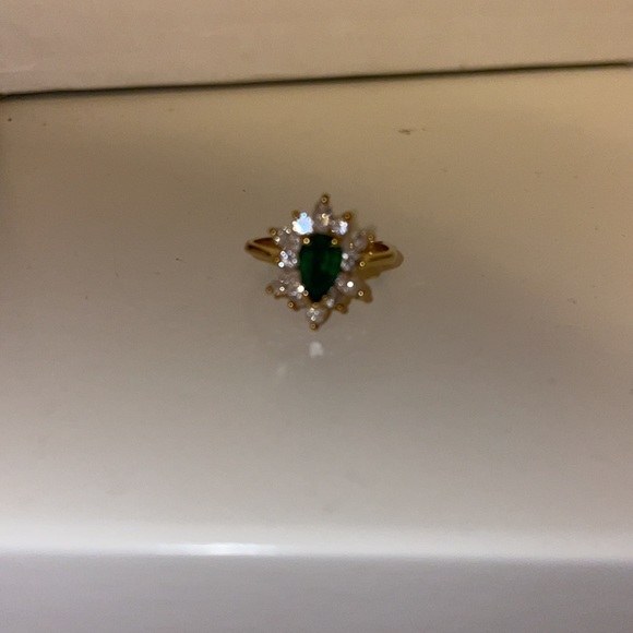 Real Diamond And Emerald Ring With Gold Ring - Picture 5 of 11